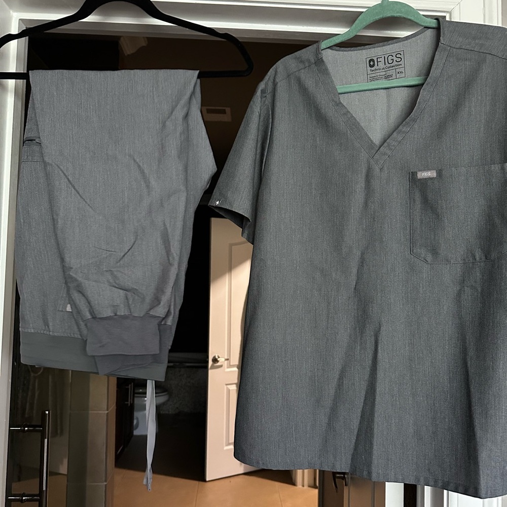 Figs Charcoal Scrub Ensemble